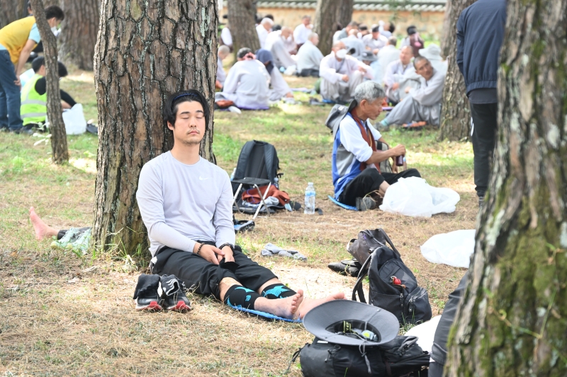 순례 도중의 쉼터에서 (2)